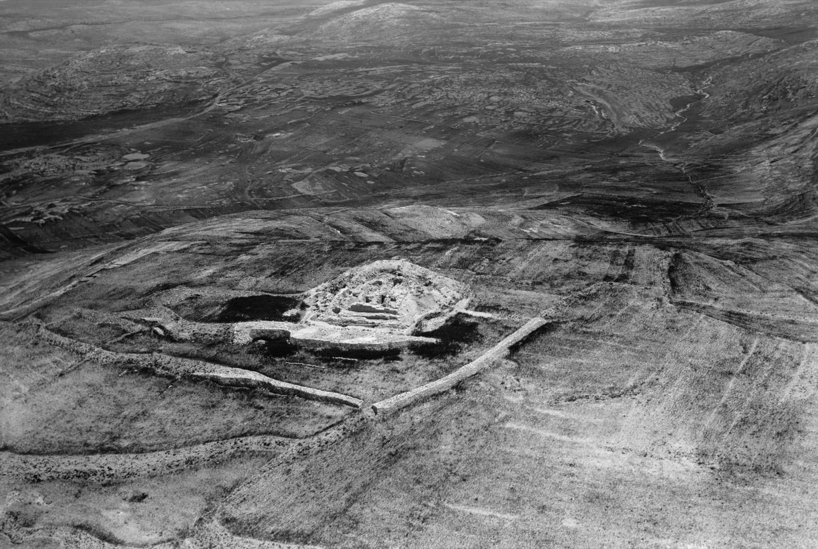 Air views of Palestine. Various points of interest around Jerusalem. Tell el-Ful. Indentified [i.e., identified] as Gibeah of Saul. I Sam. 10: 26