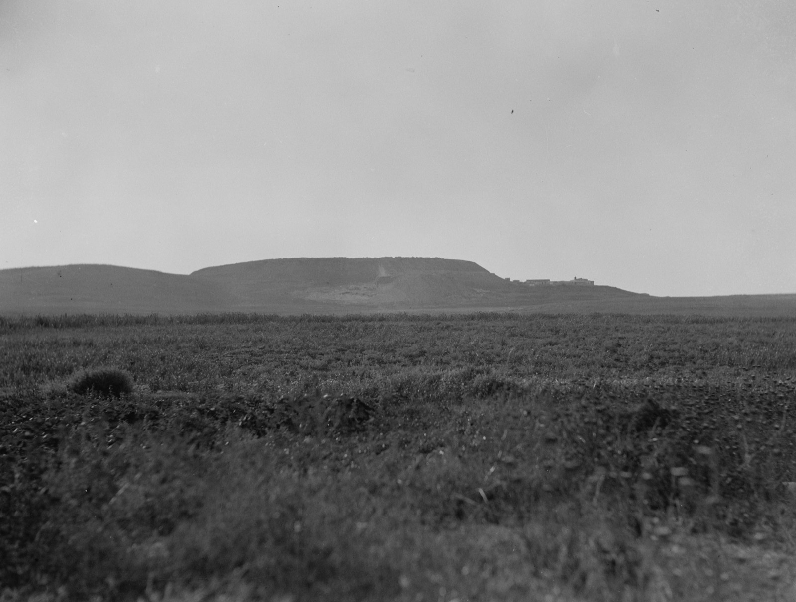 Northern views. Megiddo. Tell el-Mutesellim. Distant view of the entire mound. (Haifa Road)